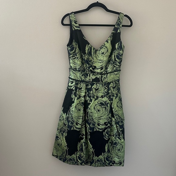 THEIA Women’s Green Metallic Floral Jacquard Organza Cocktail Dress Size 6 - Picture 3 of 11